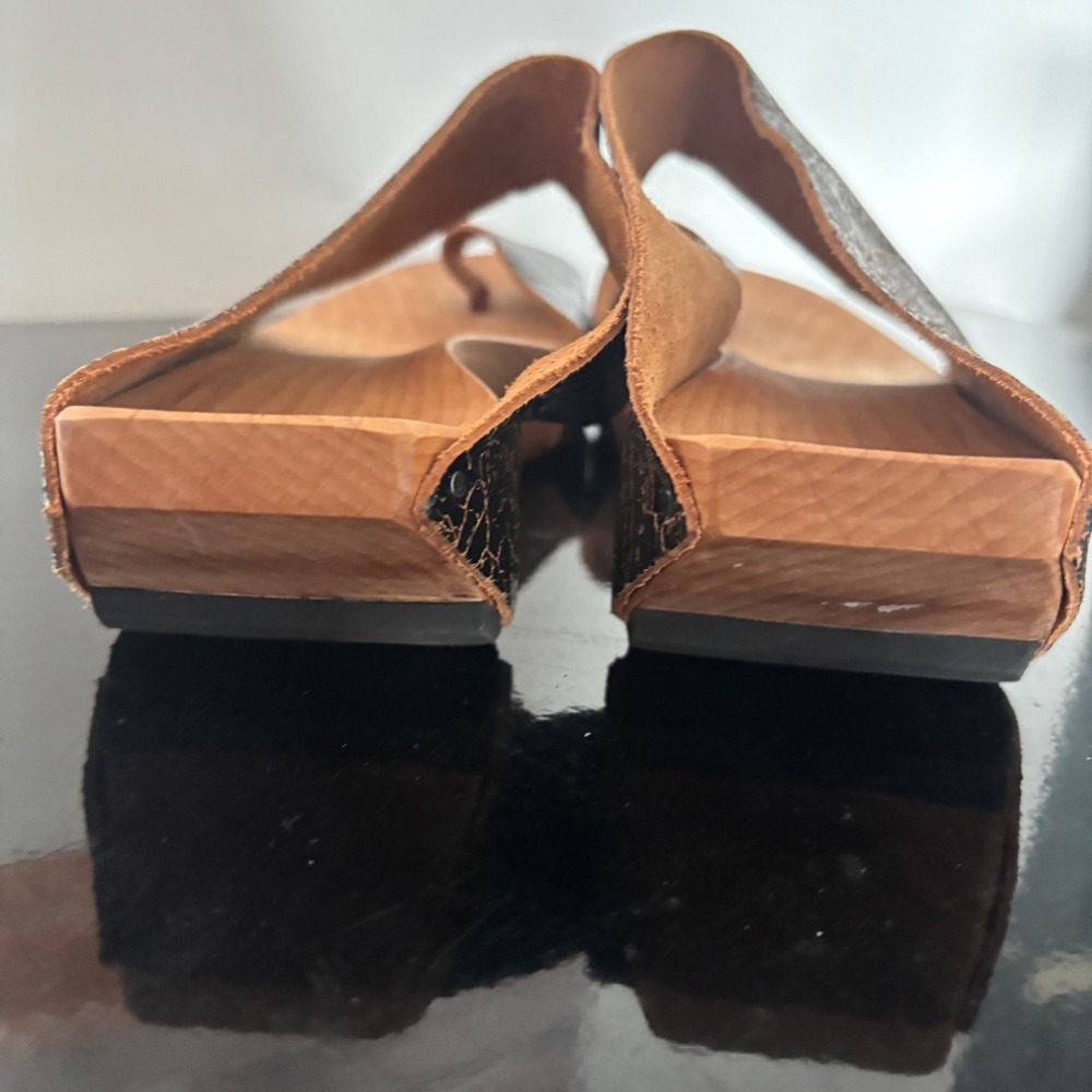 Cydwoq Womens Crackled Black Leather Wood Platform Toe‎ Loop Sandals Size 39 - Picture 5 of 6